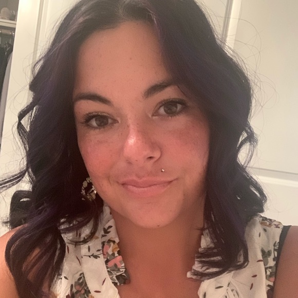 Meet your Posher, Angela - Picture 1 of 1